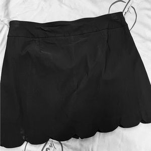 Black Versona golf skort. Size 18.